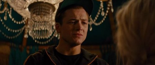  Taron Egerton e Poppy Delevingne in Kingsman: The Golden Circle di Matthew Vaughn del 2017 