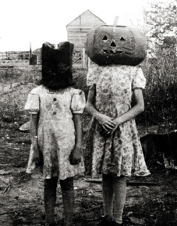 gravesandghouls:  Vintage Halloween Costumes