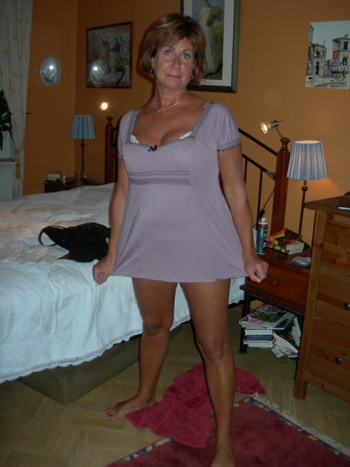 Is This The Mature Woman That Just Moved Into Your Neighborhood?  Mature women on this sex site