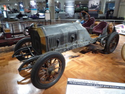 fromcruise-instoconcours:  This 1906 Locomobile was the first American-built car to win the Vanderbilt Cup in New York, at the time the most widely-viewed car race in the U.S., if not the world.