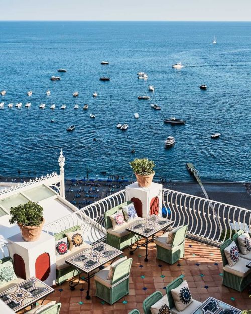 Since its opening 70 years ago, the family-run @lesirenuse hotel in picturesque #Positano in Italy’s