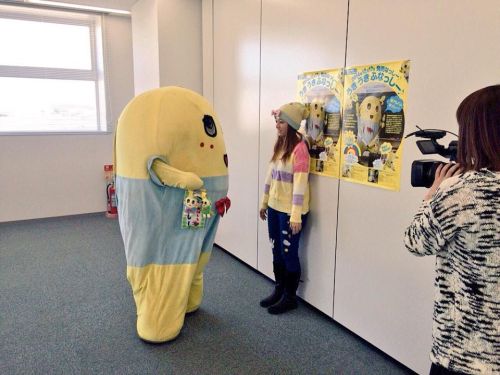 kabe don funashi “He kill her"XD pinche patata kawaii *Se que es pera pero yo le digo asi