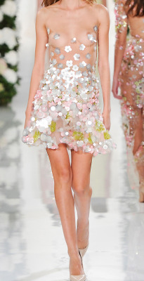 stopdropandvogue:Valentin Yudashkin sent down an absolutely gorgeous and delicately feminine collection for his Spring/Summer 2015 collection. Flower appliqué and immaculately precise stitching accompanied ethereal silhouettes.  There were billowing