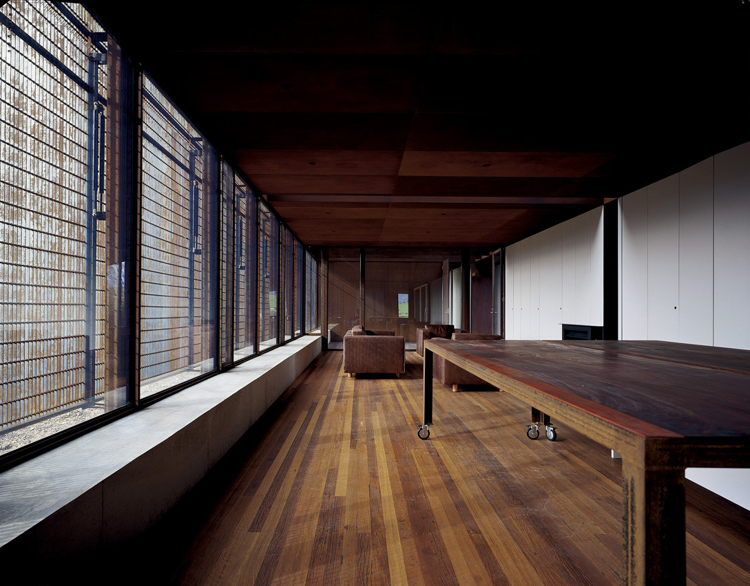 enochliew:  Glenburn House by Sean Godsell It is partially embedded into the hilltop