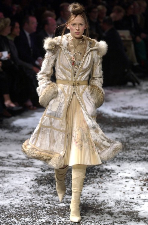 Elise Crombez for Alexander Mcqueen Fall 2003 Ready-to-wear