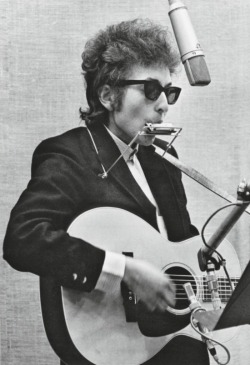 bobdylan-n-jonimitchell:Bob Dylan, “Brining