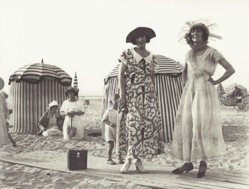 Jacques Henri Lartigue, Bibi and actress, Louise Lagrange, Deauville, 1922 © Ministère de la Culture