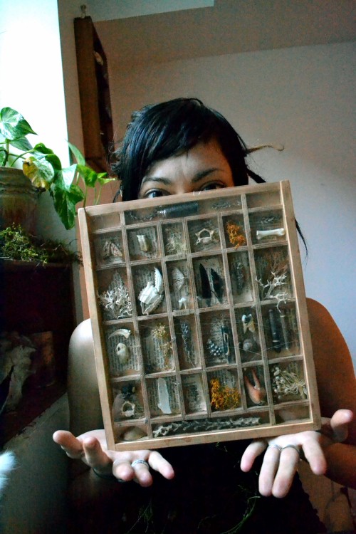 forestferncreations:  amslammin:  wolftea:  A little box filled with various finding I’ve made while with my husband… created after about a year or so of being together this little case included lichens from our woodland adventures, claws from our