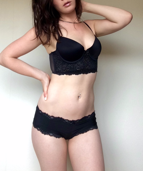 darknessindarling: Lonely kitty ): 