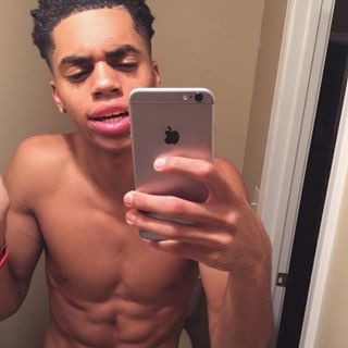 fuckyoustevepena:  Major VPL from future basketball start Deven Hubbard