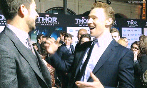 thehumming6ird:Classic Hiddles Moments: Tom and Zachary Levi compete in an impromptu dance off at El