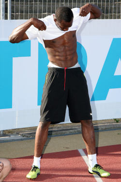 miles-oj:  charlibal:  I would SMASH usain but wouldn’t tell cus i would be shame…lol  Same here, too shame. 