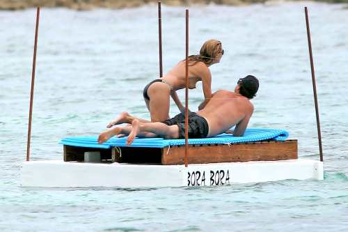 toplessbeachcelebs:  Heidi Klum (Model) topless in Mexico (April 2014) Part 4 