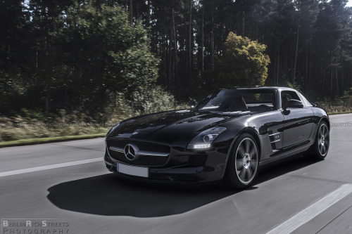 automotivated:  Natural habitat (by BerlinRichStreets) 