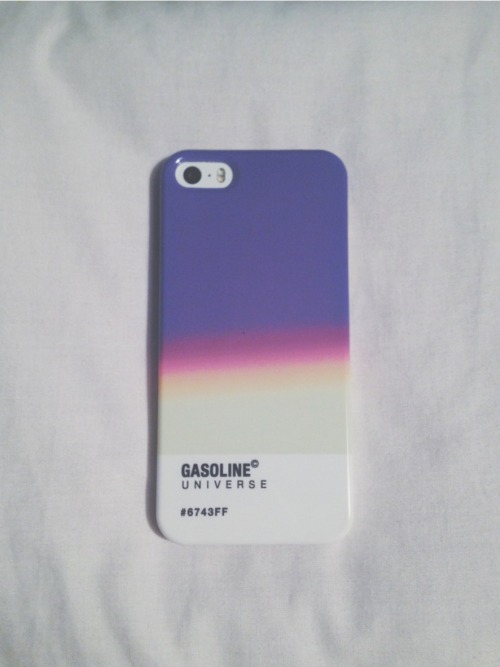 cumfort:  Gasoline for iPhone 5/5s (also available for iPhone 4/4s) Go check out siriuscases which sells paint-chip and gradient iPhone5/5s and iPhone4/4s hard cases. All cases are priced ผ-ภ which is relatively cheap for beautifully made cases