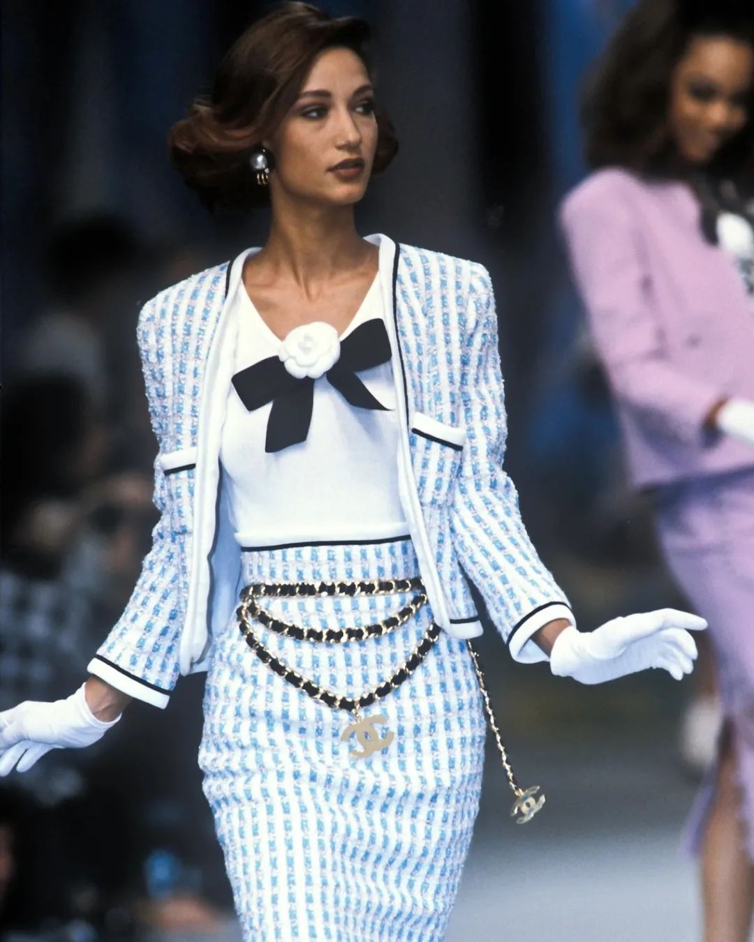 Chanel's SS22 Show Was a Throwback to the '90s Runway