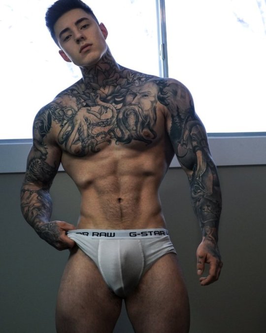 hornycajuncock:  ananpopo: Photo by twitter jakipz    http://hornycajuncock.tumblr.com  Sexy Hunky Delicious Daddy. 😍😘💋❤