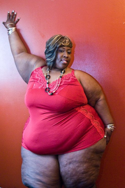 fatcurvystories:  ladyseductressxxx you MUST have the softest creamiest hips everâ€¦