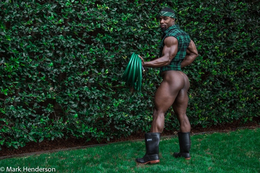 gr8kingofhearts:  actionfigurebody:  It’s finally warm enough to do my yard work