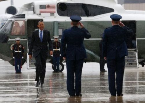 pussy-and-pizzza-x:iamaffscandallover:lydia-can-live:dragoni:President Obama embraced the rainTrump 