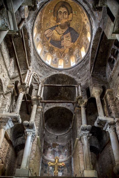 speciesbarocus:Church of the Parigoritissa, Arta (13th c.).