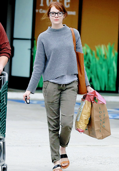 emstonesdaily: Emma Stone with her brother Spencer ran out for groceries in Malibu, California (March 11, 2015)