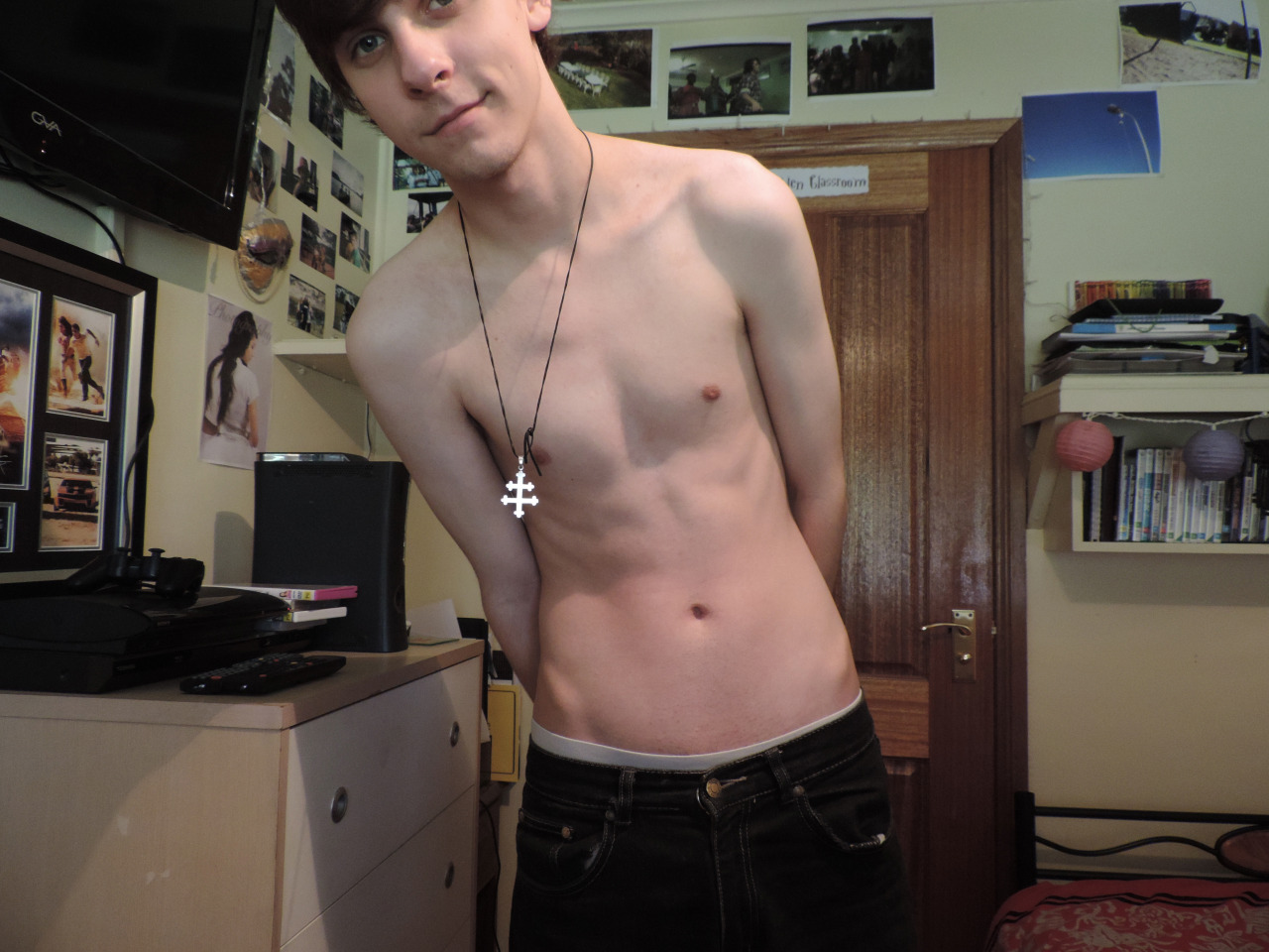 mitchytumbles:  Selfie time!! Look Elijah! i have nipples! boyzwhat ask me stuff