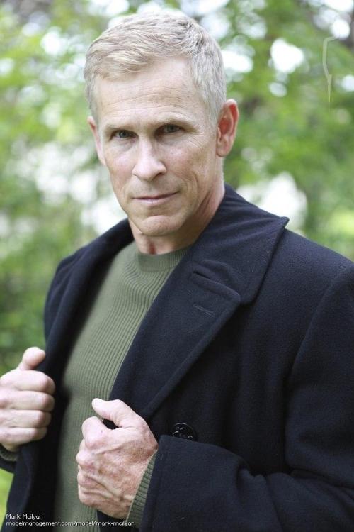 maturedadsandmen:kcfitnudist:Mark McilyarImpressive.  Hot.  Sexy.  This Daddy has it all…and I want 