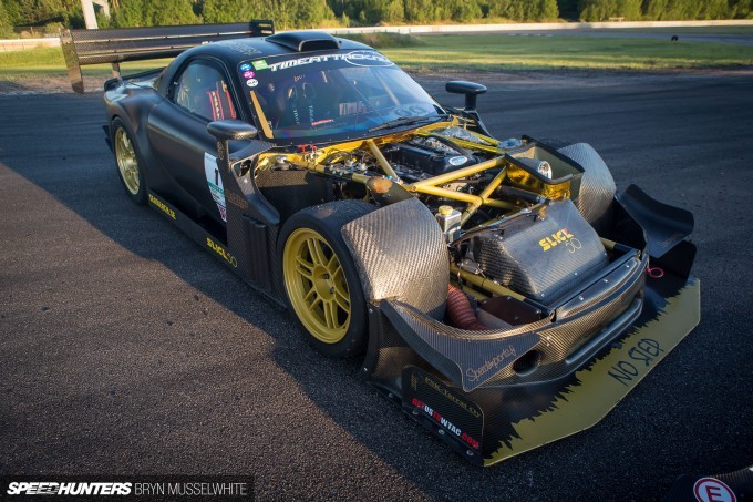 smoketrail:  Awesome track spec FD RX-7