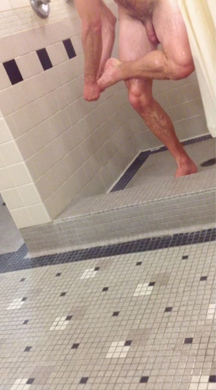 boysintheshower:myownprivatelockerroom2:Big Dicked Daddy caught in showers! Follow