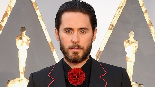 Always pushing the fashion boundaries, Mr Jared Leto - Oscars 2016. Wearing red piping Gucci suit by