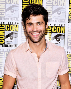 shadowoftheforce:Matthew Daddario attends