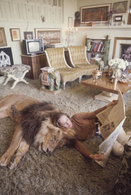 gameraboy:  Tippi Hedren, her daughter Melanie Griffith and Tippi’s pet Neil the lion in 1971. Photos by Michael Rougier for Life. 