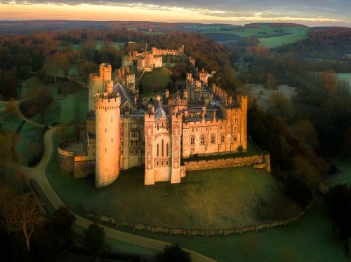visitheworld: Battlements at dawn, Arundel Castle / England (by Andrew Thomas).