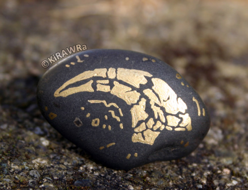 darkersolstice: kiraraneko: Painted Fossil Rock Magnets on Etsy! These magnets are made using river 