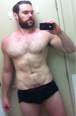 nsfwbear:  thefoxnz:  Cheeky  How trimming a fucken sexy beard can make it even more awesome. The grin helps too… 