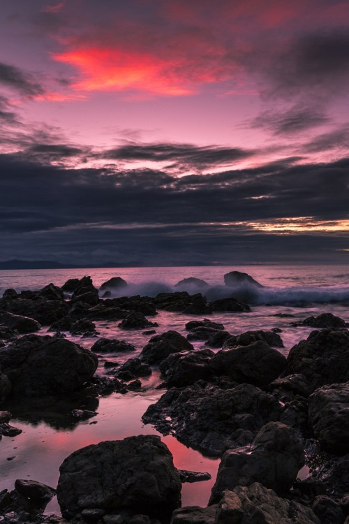 alecsgrg:Makara sunset | ( by Brendon Lang )