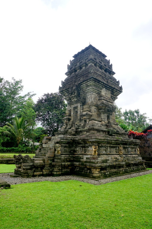 Candi Kidal, temple and kirthimukha detail, Java, photo by Anandajoti Bhikkhu