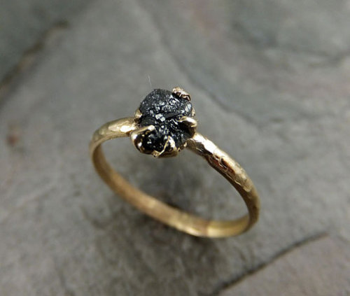 l00ny-l0veg00d:These are the most beautiful rings I’ve ever seen, I love rough stones.