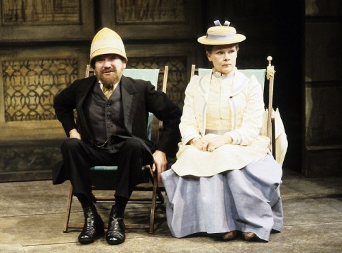 1986 michael williams and judi dench as mr and mrs nobody at the garrick theatre