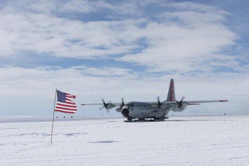 An LC-130 “Skibird” of the New York ANG’s 109th Airlift Wing in Greenland on June 28, 2016. (ANG/SSg