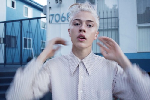 pyperamerica:  I took some photos of baby bro Lucky Blue this evening. 