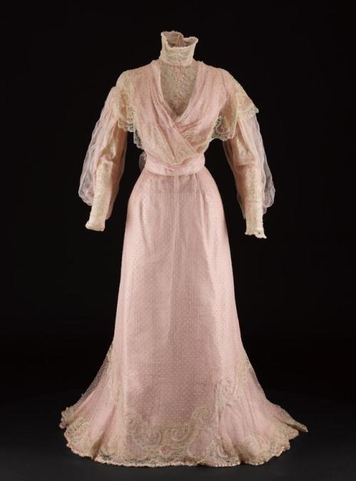 Two Piece Organza and Chiffon Dress, ca. 1900-03House of Worthvia National Museums Scotland