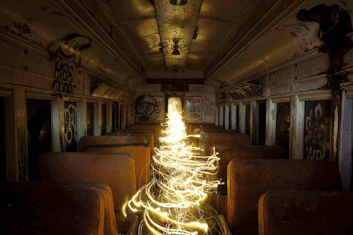 we-are-threadmage:culturenlifestyle:Enigmatic Animated Light Photographs by Lucea SpinelliNYC-based 