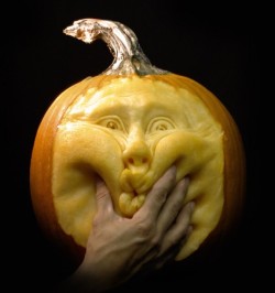 awakyn:  triponwords: If you’ve never seen Villafane Studio&rsquo;s Pumpkin carvings before, here you go.  