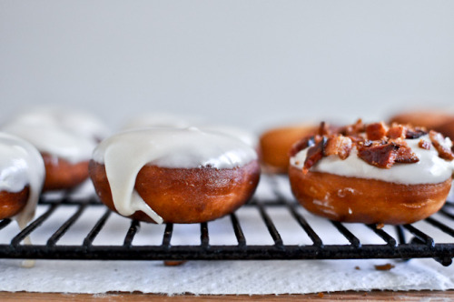 delectabledelight:   mini maple bacon doughnuts