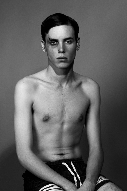 traceng:  Calling all boys! I’m looking for more boys to shoot, please send me headshot photos by submission on here. All must be able to get to London. Thanks. 