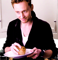 hiddlestonitalygroup:  “Tom: the glutton” inwww.hiddlestonitalygroup.com/bwg_gallery/tom-the-glutton/