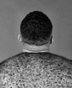 angel-amable: Lo que más me gusta cuando el gay Alfeo se corta el pelo… es pasarle la mano. Es como de risas, tiene el tacto de un cepillo.  