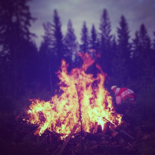 Dancing in the fire #juhannus #midsummercelebrations #fire #finland